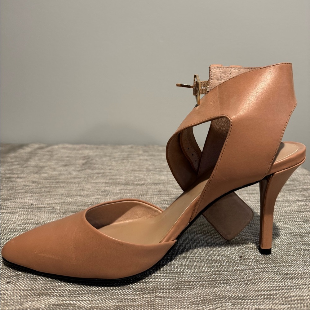 Vince Camuto Soren Pointed Toe Pumps - Picture 8 of 9